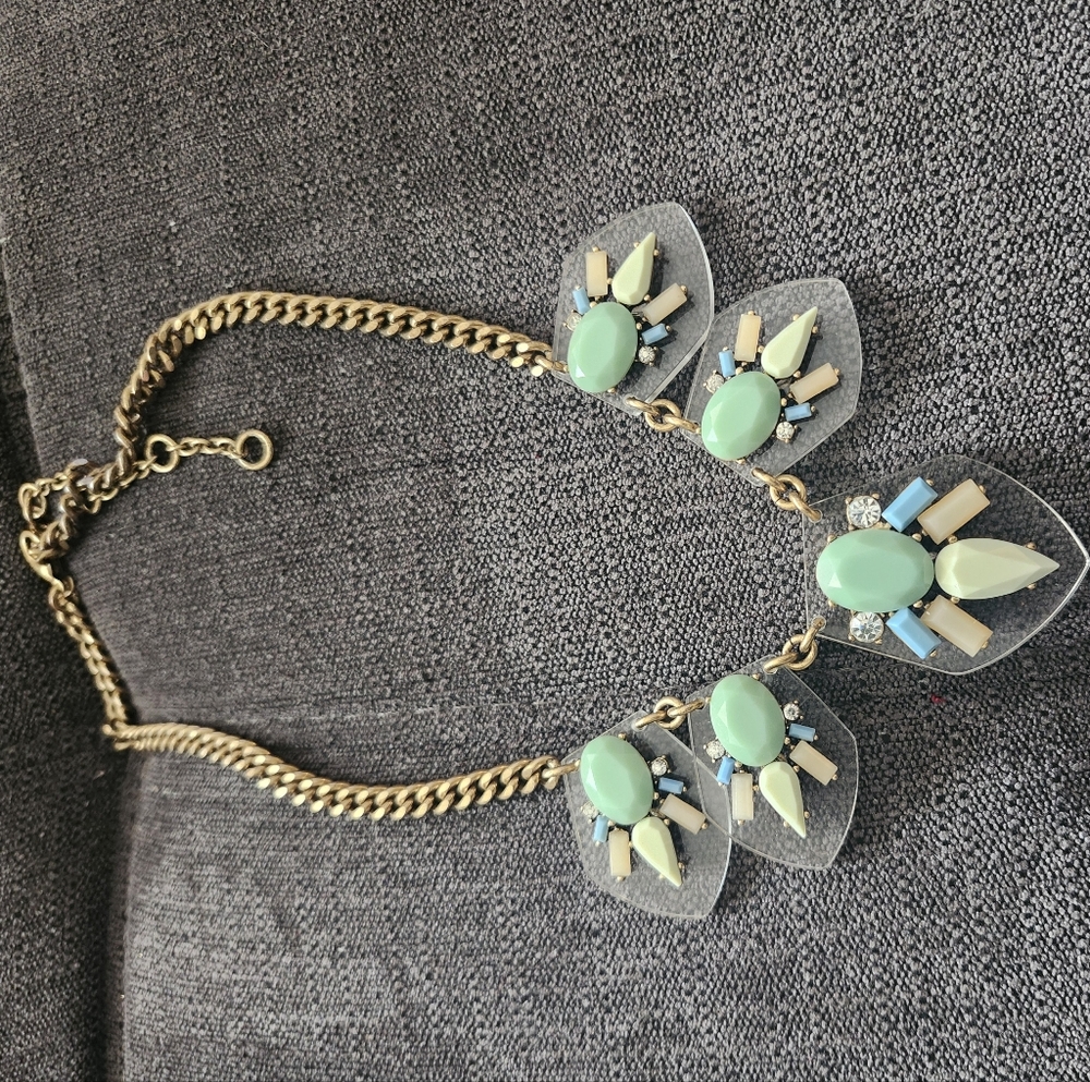 Elegant Mint and Gold Statement Necklace